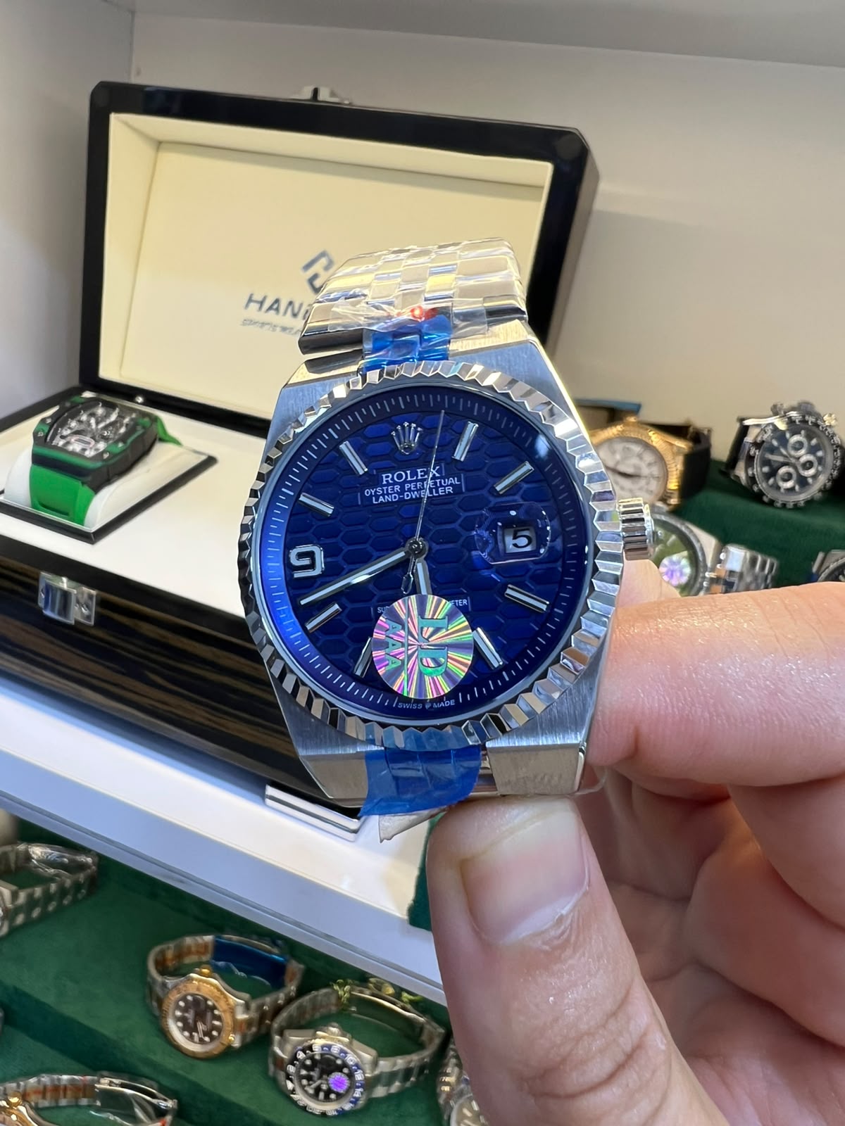 Rolex Oyster Perpetual Land-Dweller fond bleu roi