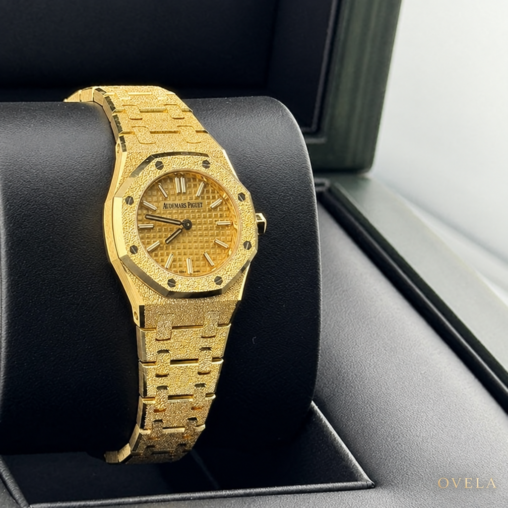 AP Royal Oak Frosted Or Jaune coussin noir