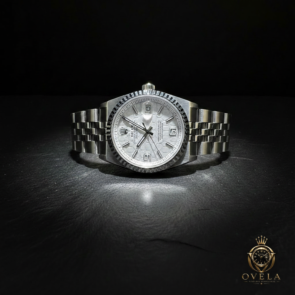 Rolex Land-Dweller Blanc - Fond noir avec logo OVELA