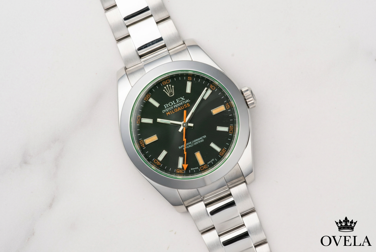 Montre sur coussin avec logo OVELA