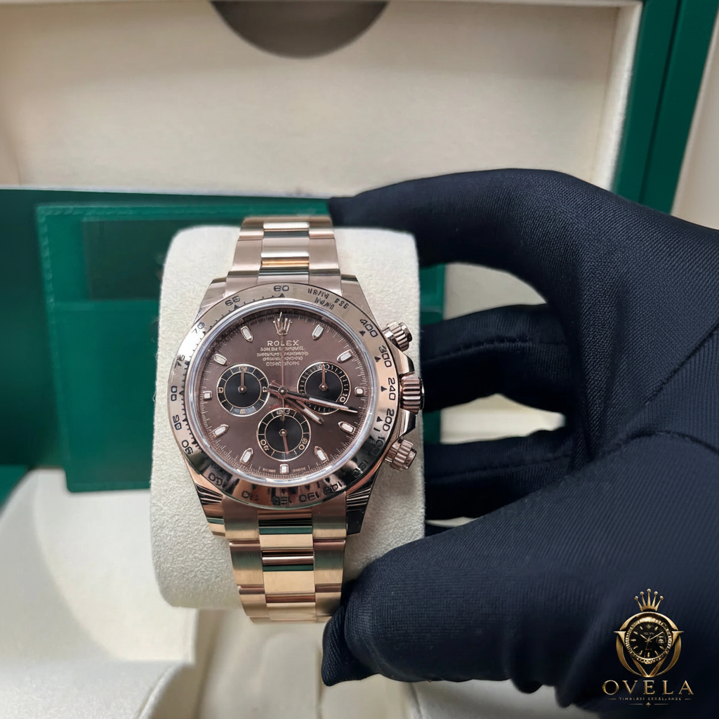 Rolex Daytona Choco Or Rose - Boîte gants noirs avec logo OVELA