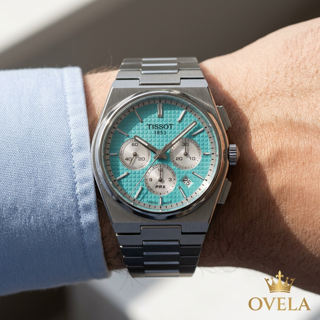 Montre turquoise au poignet