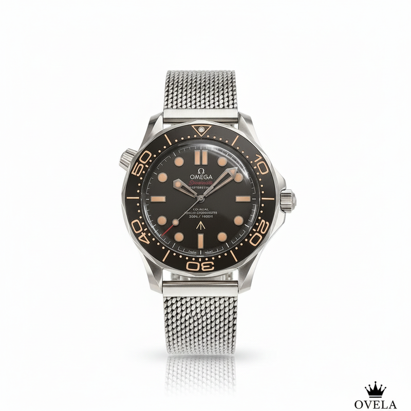 Omega Seamaster 007 cover fond blanc
