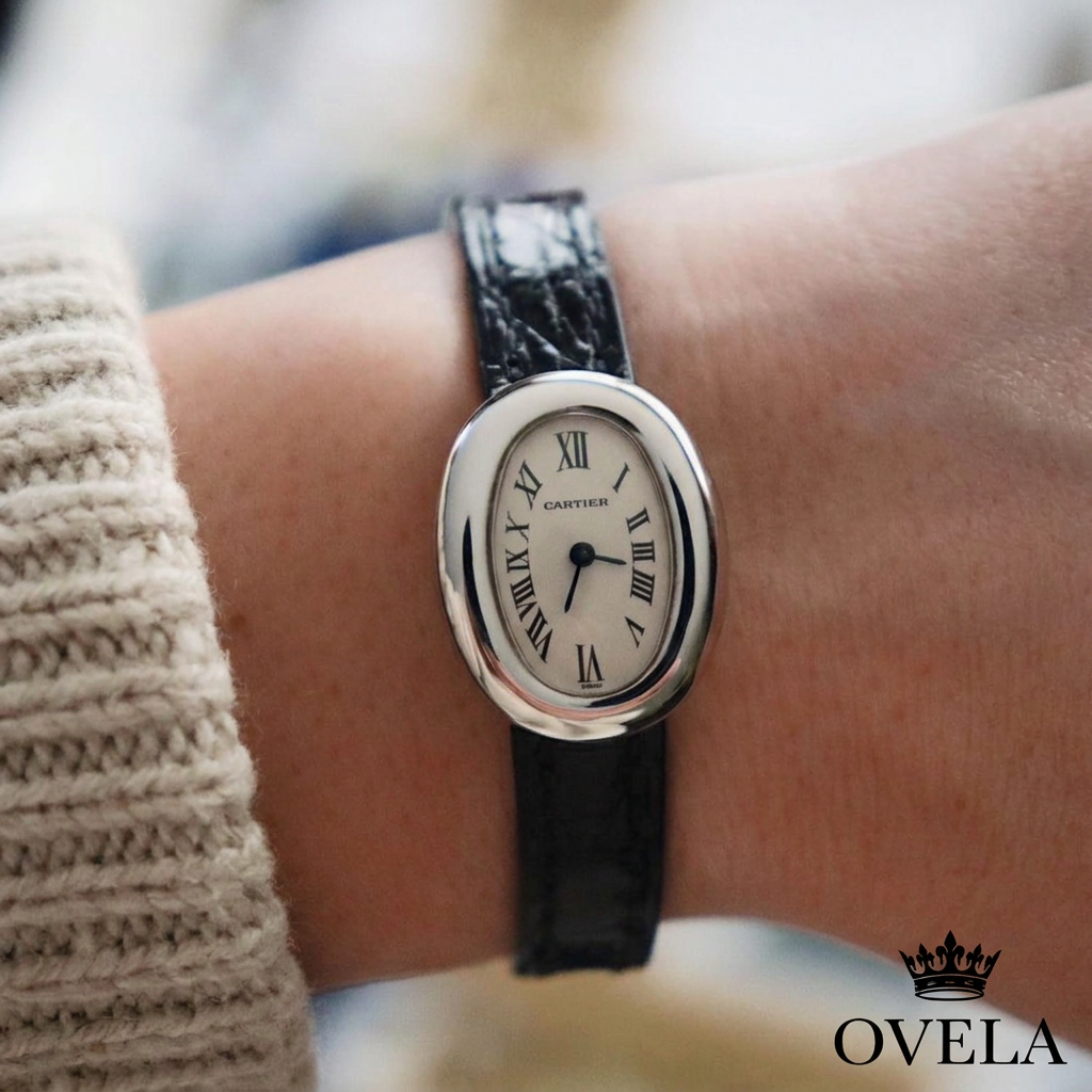 Photo au poignet avec logo OVELA